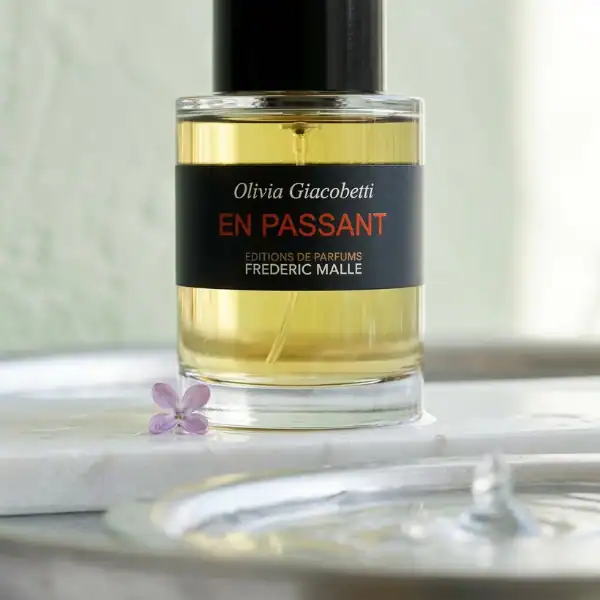 Olivia Giacobetti En Passant fragrance - A premium perfume available at Beautinow.