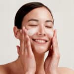Estee Lauder Nutritious 2-in-1 Foam Cleanser - Image 4