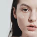Cle De Peau Pore-Refining Mattifying Veil SPF 25 PA++ - Image 6