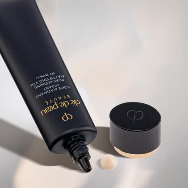 Cle De Peau Pore-Refining Mattifying Veil SPF 25 PA++ - Image 4