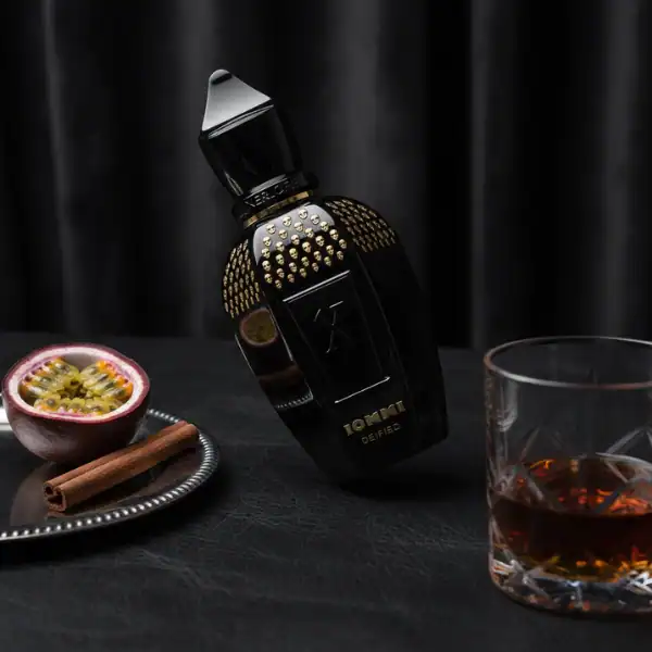 Tom Ford Oud Wood - An elegant high-end perfume available at Beautinow.