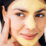 Kiehl's Turmeric & Cranberry Seed Energizing Radiance Mask - Image 5
