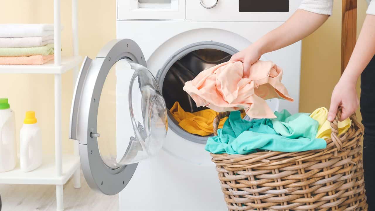 How to Remove Perfume Smell from Clothes by Washing
