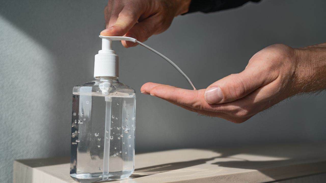 How to Fix a Broken Perfume Sprayer X The Alcohol Rinse