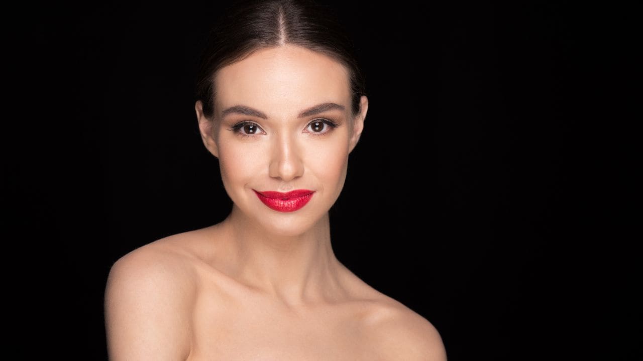 5 French Makeup Tips for Effortless Beauty and Chic Style X Perfect the Power of Selective Drama