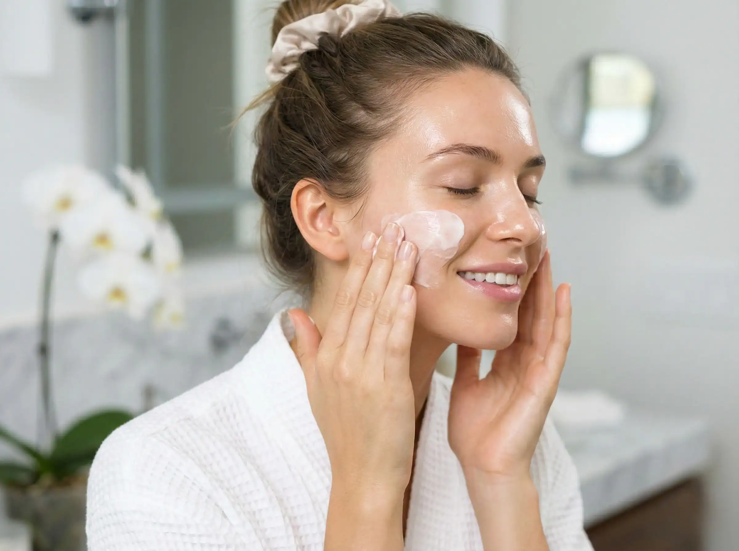 La Mer The Moisturizing Soft Cream - A premium skincare product available at Beautinow.