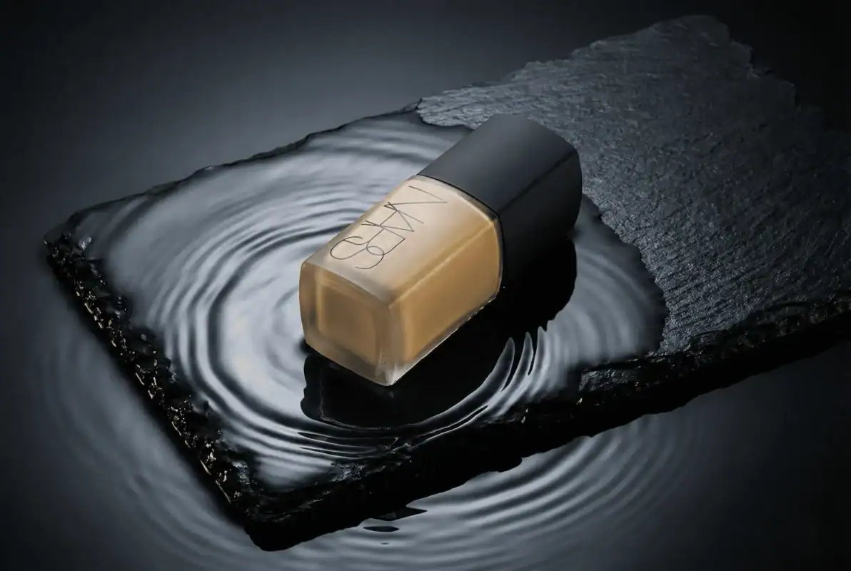 How does water-based NARS foundation affect oily or acne-prone skin