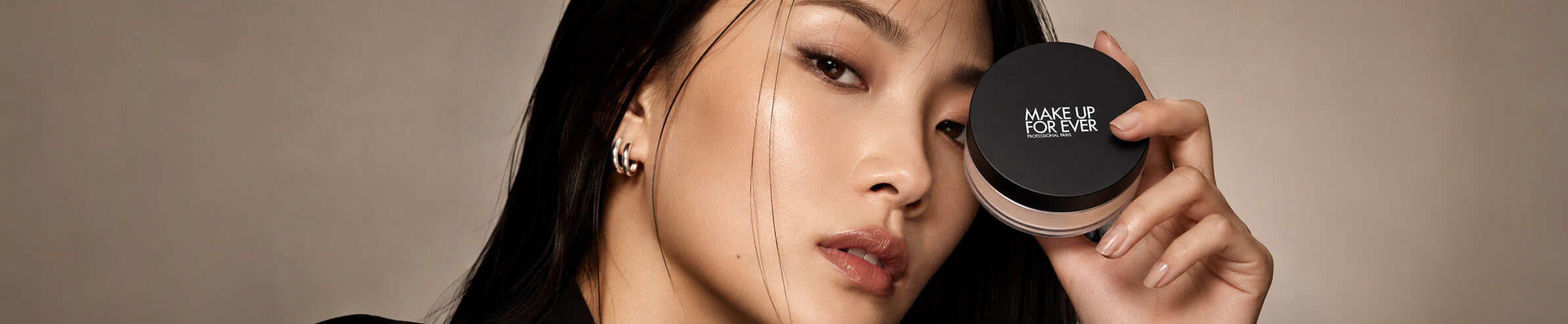 Makeup Revolution Luxury Compact Powder - High-end face powder for a flawless finish.