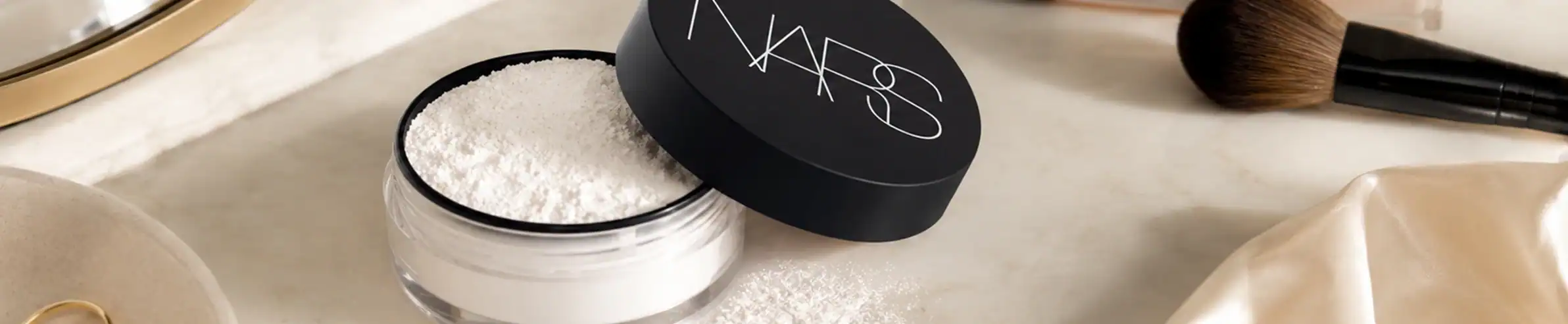 NARS loose setting powder - a luxury makeup product available at Beautinow.
